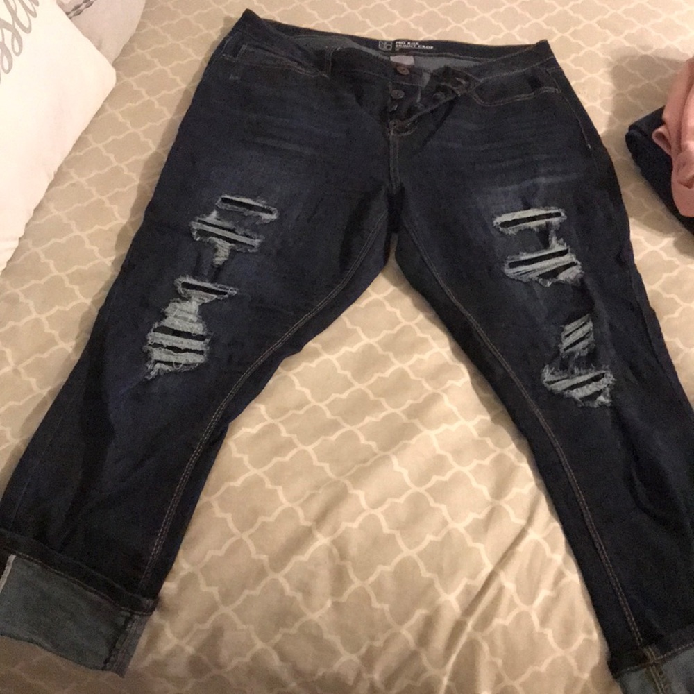 Stretch Distressed Cropped Jeans
